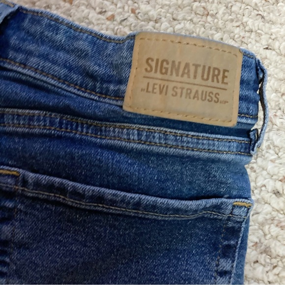 Women’s Signature Levi’s Cuffed Boyfriend Denim Jeans, Size 6, EUC - Picture 5 of 8